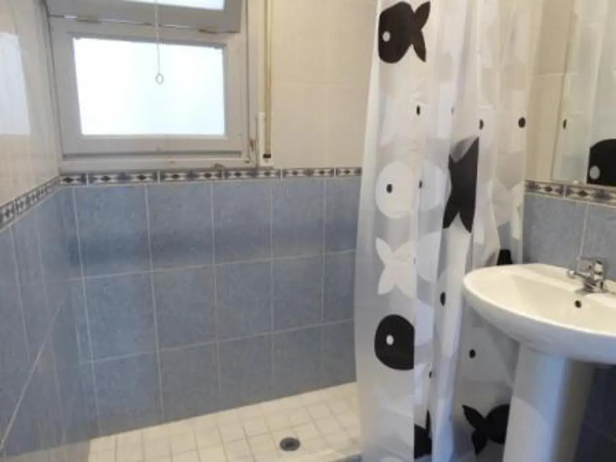 Llança Apartamento Centrico, Luminoso A 100M De La Playa Con Balcon Y Wifi דירה