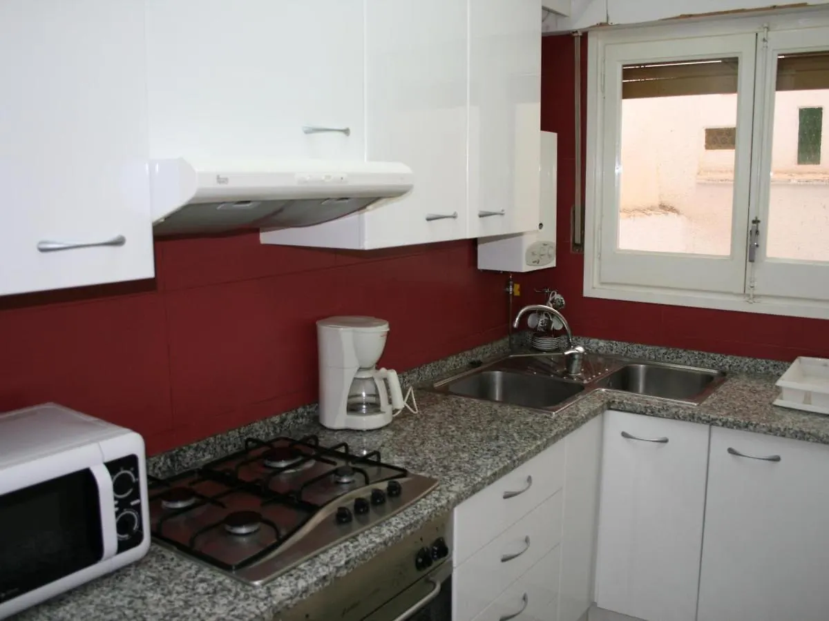 Apartamento Centrico, Luminoso A 100M De La Playa Con Balcon Y Wifi Llanca 0*,  Spain