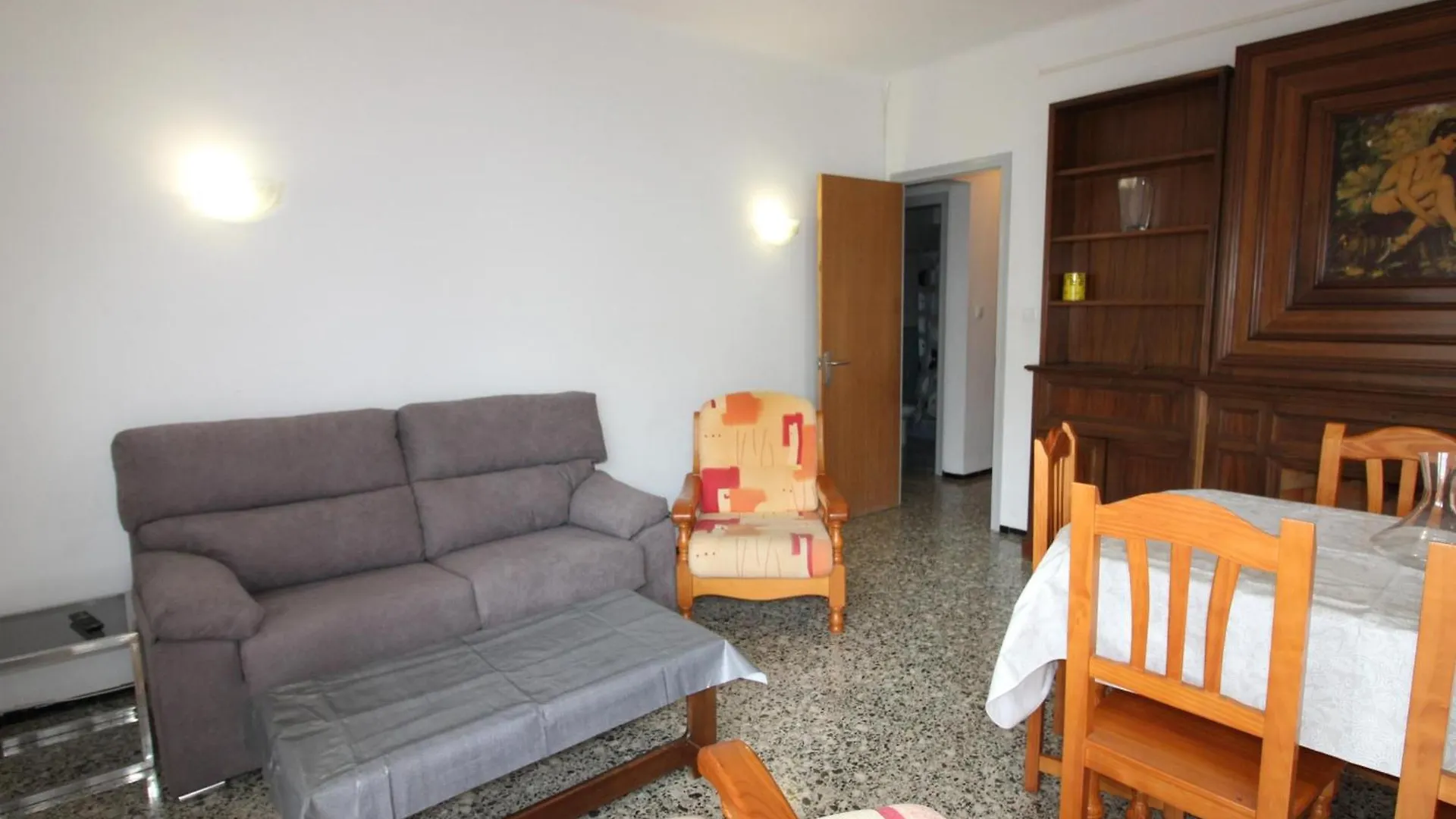 Apartamento Centrico, Luminoso A 100M De La Playa Con Balcon Y Wifi Llanca 0*,  Spain